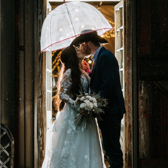 Meet your Posher, Megan - Picture 2 of 3